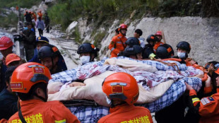 Rescatistas buscan supervivientes del sismo en China que dej&oacute; al menos 65 muertos