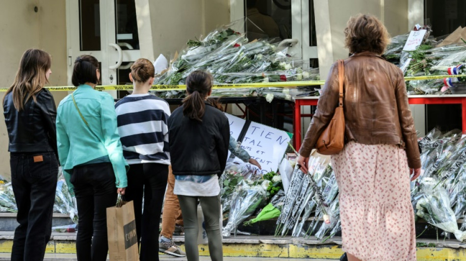 Attentat d'Arras: hommages &agrave; Dominique Bernard, le gouvernement affiche sa "fermet&eacute;"