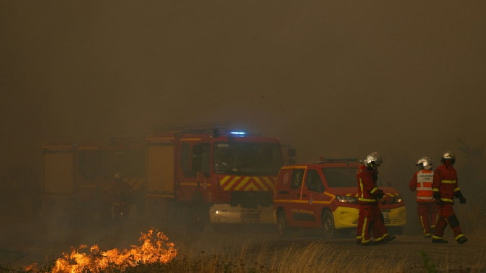  Incendies: en Gironde, la course des pompiers contre "le feu qui d&eacute;cide" 
