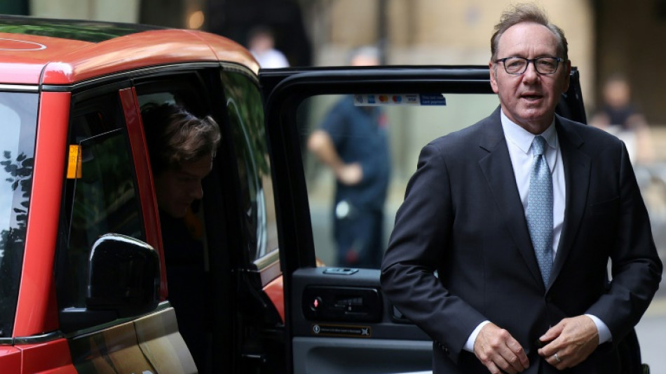 A son proc&egrave;s &agrave; Londres, Kevin Spacey nie tout comportement "agressif"