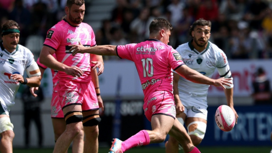 Late Carbonel penalty lifts Stade past Pau in Top 14