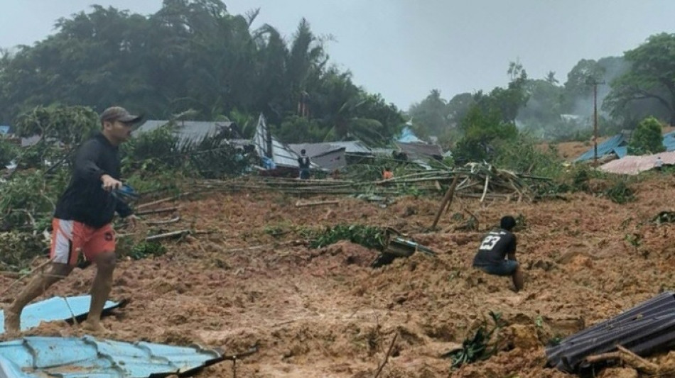 Indon&eacute;sie: 15 morts, des dizaines de disparus dans un glissement de terrain