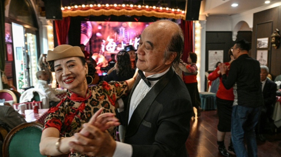 A Shanghai, les seniors font valser la solitude dans les dancings r&eacute;tro