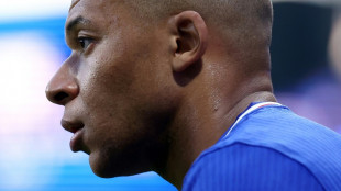 Com futuro resolvido, Mbapp&eacute; quer afastar d&uacute;vidas na Eurocopa