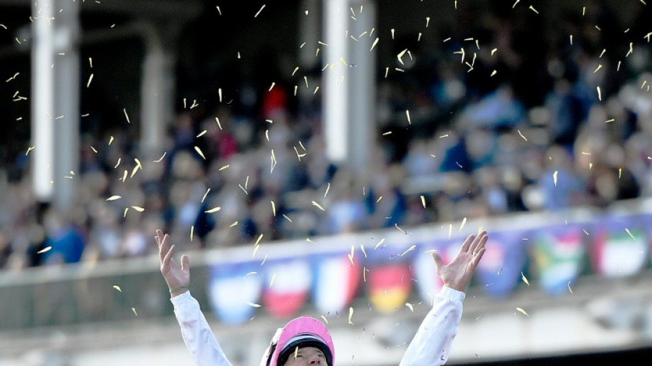  Former top jockey Dettori breaks ribs in car crash 