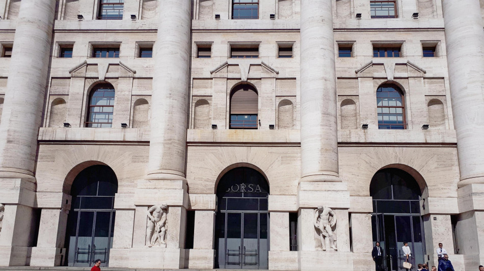 Borsa: Milano migliora con Wall Street, spread verso 92 punti