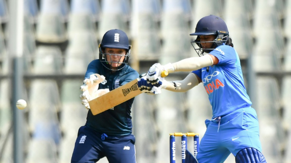  Sarah Taylor named England men's fielding coach 