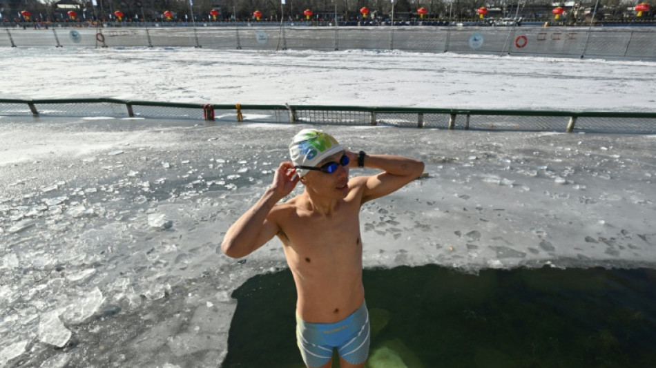  Freeze, please! China's winter swimmers take the plunge 