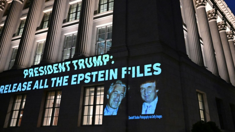  Un haut responsable du gouvernement Trump interroge la complice d'Epstein 