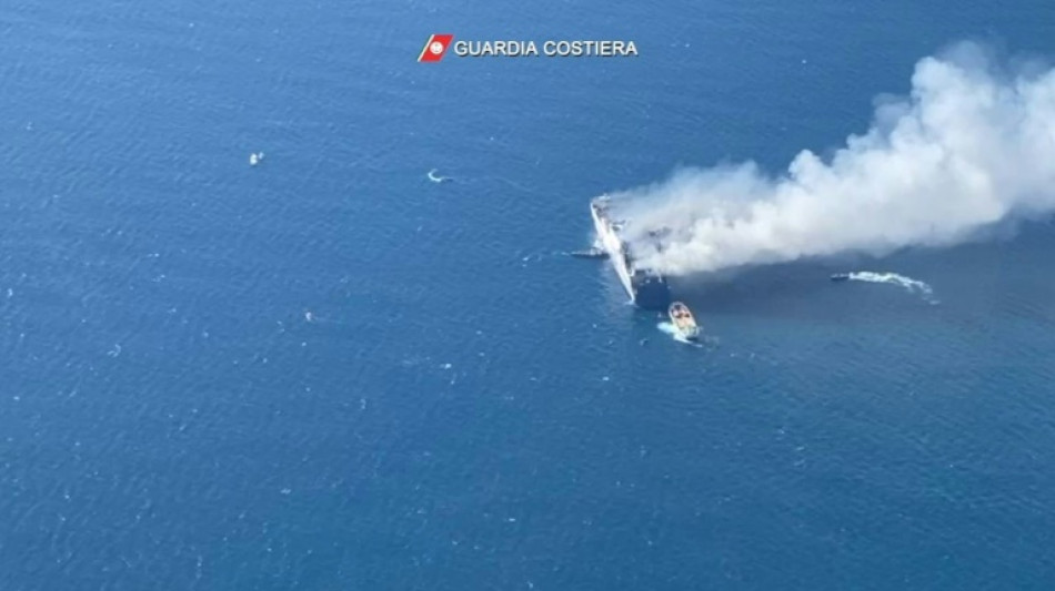 Elf Menschen nach Feuer auf Mittelmeer-F&auml;hre vor Korfu vermisst 