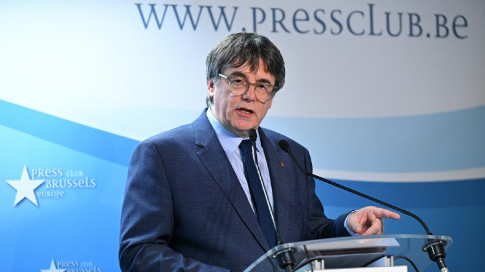 Independentista catal&atilde;o Puigdemont &eacute; investigado por terrorismo na Espanha