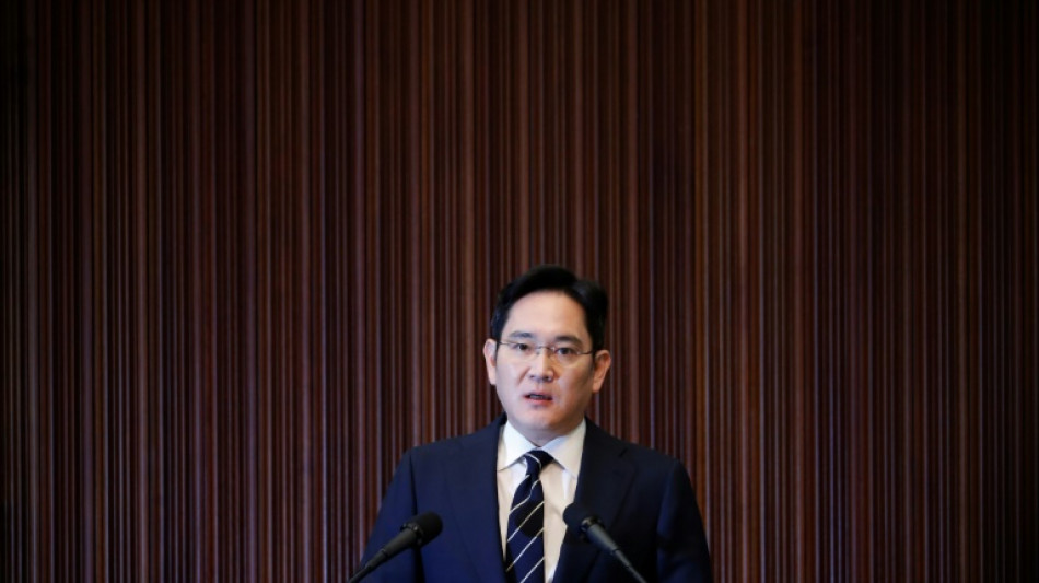 Corea del Sur indulta al jefe de Samsung para ayudar a "superar la crisis econ&oacute;mica"