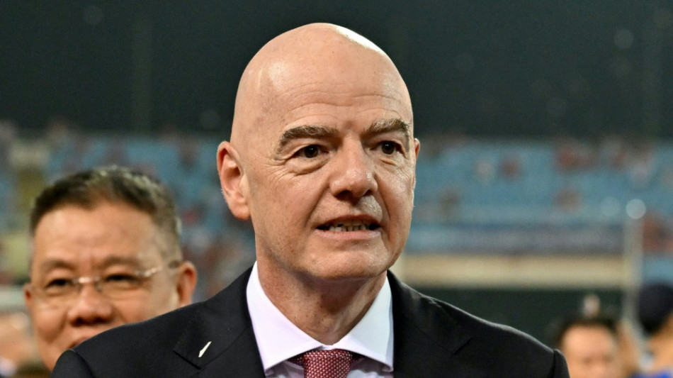  UEFA erh&ouml;ht Druck: 42 Fragen an Infantino 