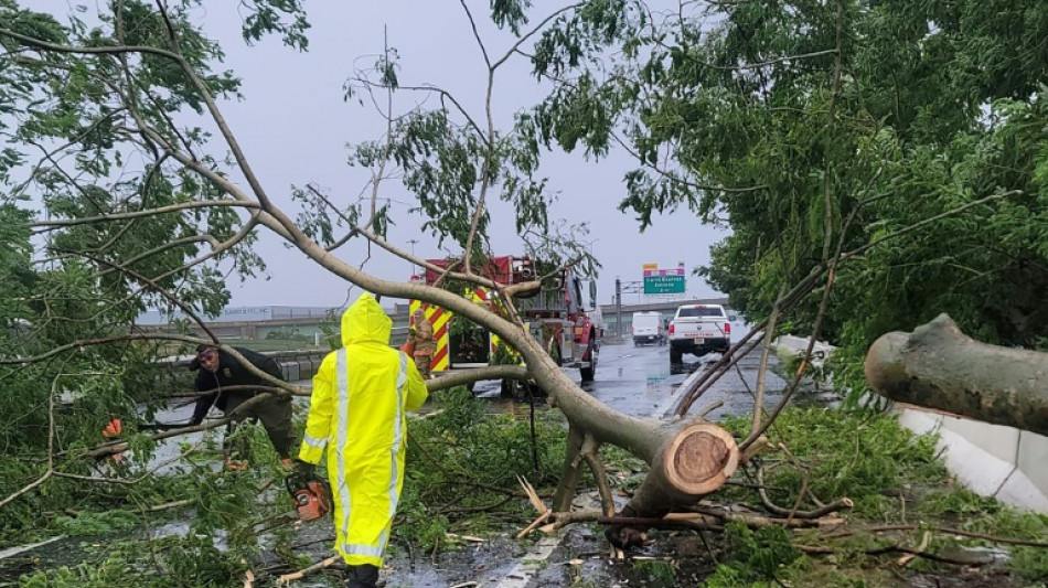 Hurac&aacute;n Fiona azota Puerto Rico y lo deja a oscuras y con r&iacute;os desbordados