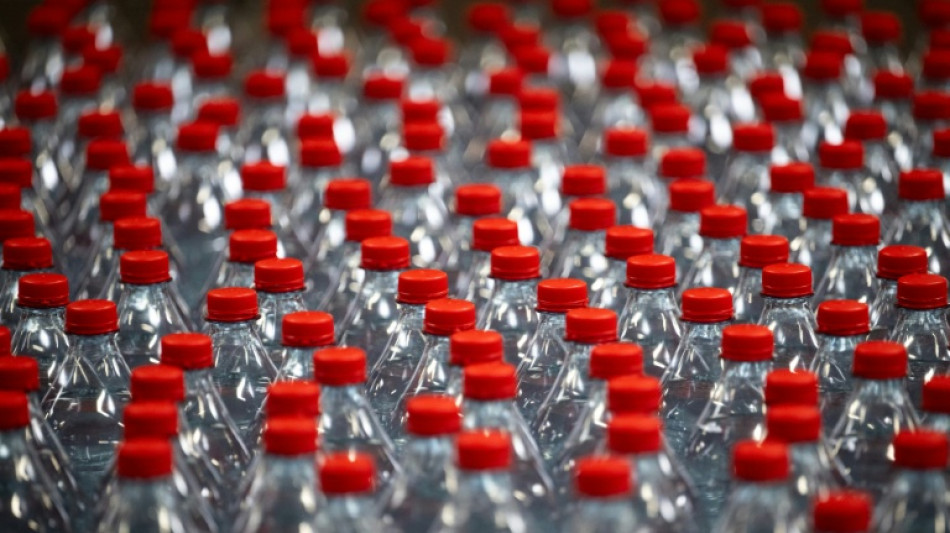  Consigne sur les bouteilles plastiques: &eacute;lus et associations font bloc contre le "greenwashing" 