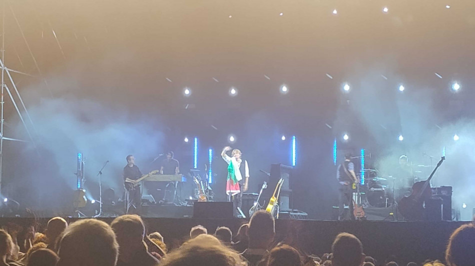 'Palestina libera, subito!', De Andr&eacute; e la bandiera sul palco