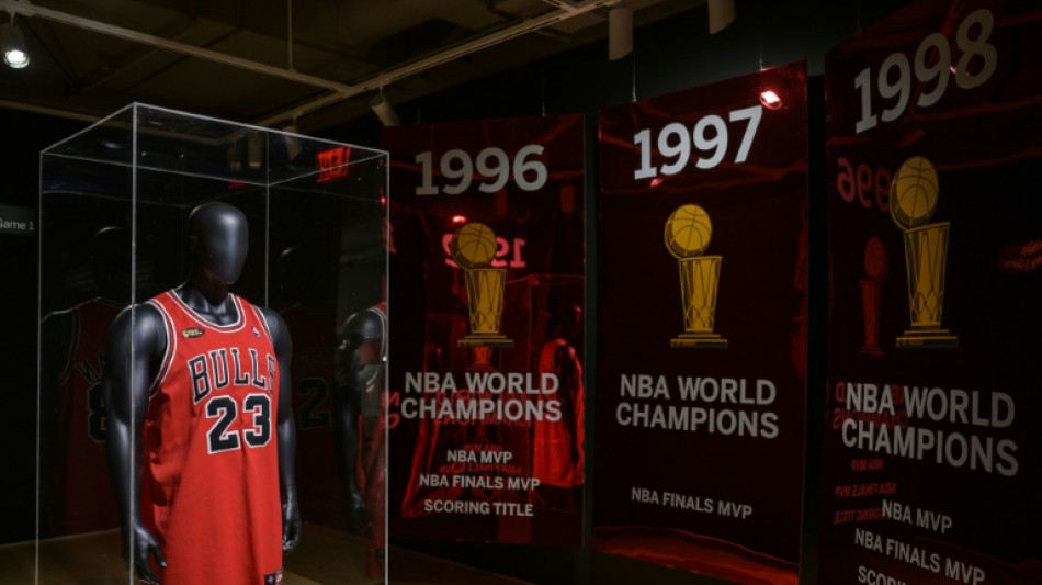 Una camiseta de Jordan es subastada por un r&eacute;cord de 10,1 millones de d&oacute;lares