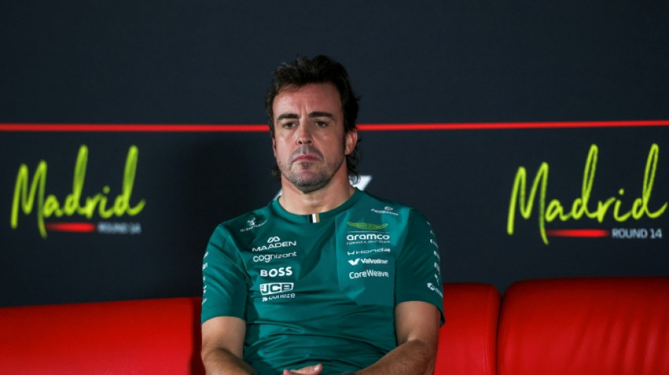  Evasive Alonso teases reporters on his F1 future 