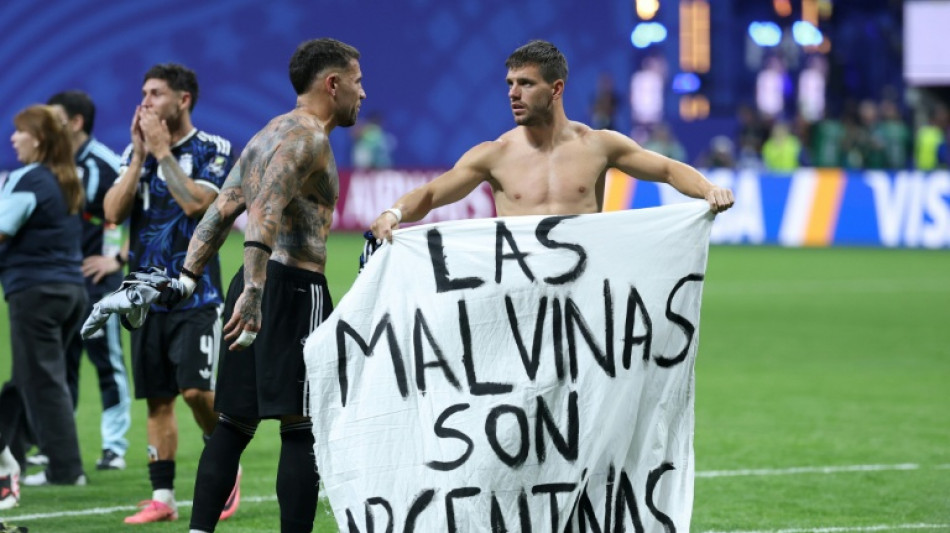  Argentina players display Falklands banner at World Cup semi-final 