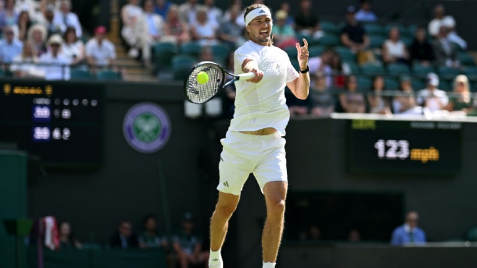  Zverev routs Royer to reach Wimbledon third round 