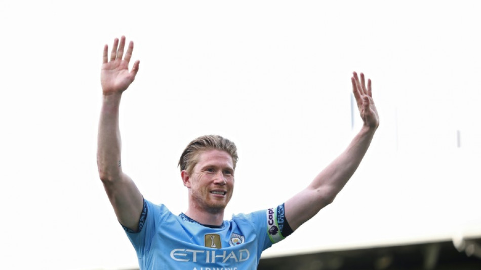 Napoli close in on De Bruyne as Conte decides to stay with Serie A champions