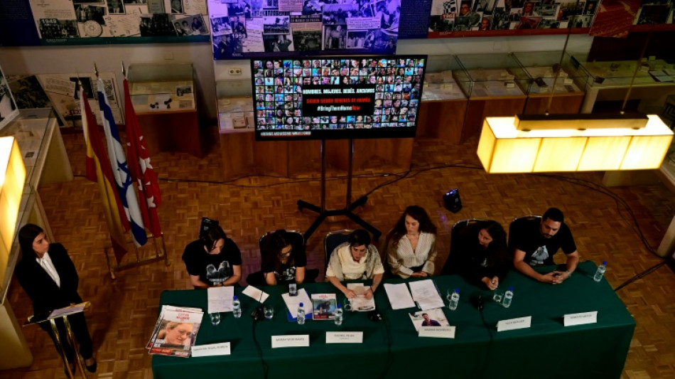 Familiares pedem que Cruz Vermelha tenha acesso a ref&eacute;ns do Hamas