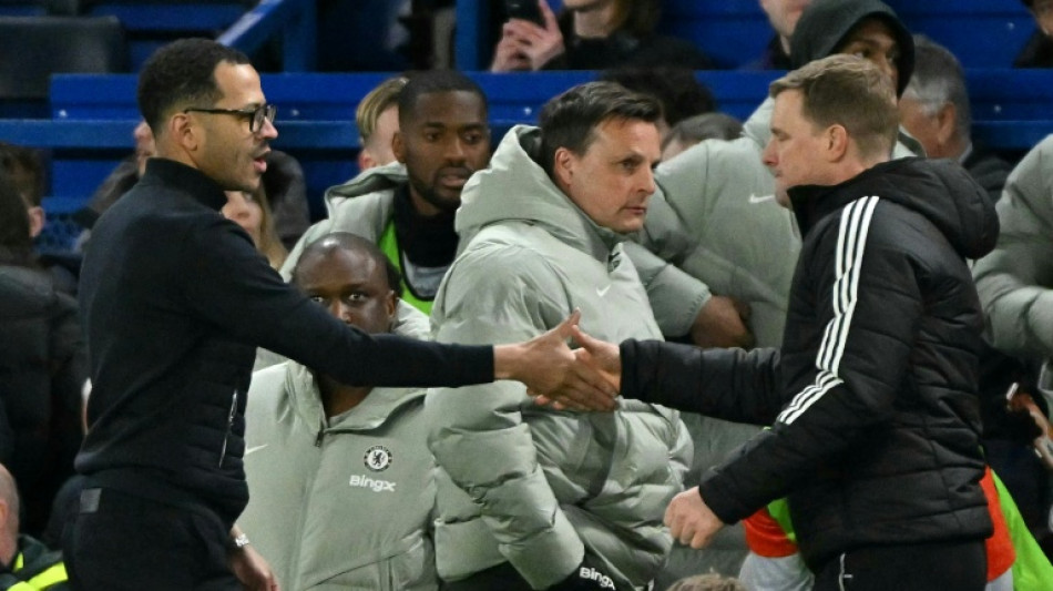 Rosenior unhappy with referee after bizarre huddle incident in Chelsea loss