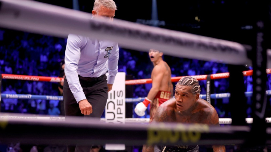  Garcia keeps WBC welterweight title by stopping Benn 