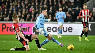 Manchester City vence Brentford (3-1) de virada e se aproxima do l&iacute;der Liverpool