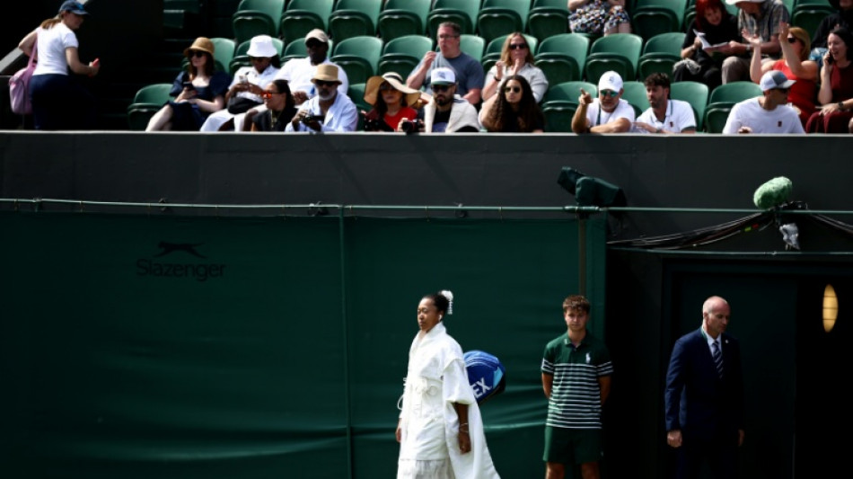  Wimbledon clings onto fashion traditions, with a twist 