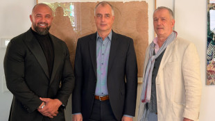 Alex Bodi och prof. dr Stefan Haupt ing&aring;r samarbetsavtal om en legendarisk konstsamling i Rum&auml;nien